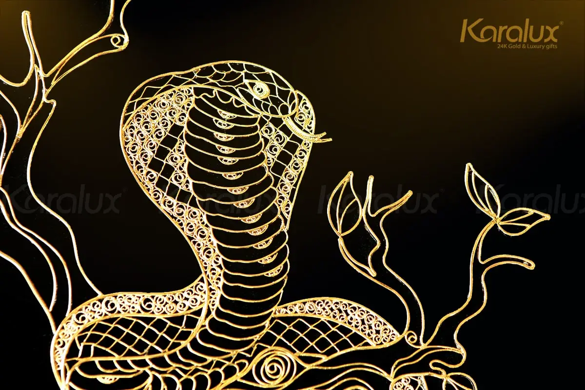 Mơ Thấy Rắn Chui Vào Người: Giải Mã Điềm Báo Và Hướng Hóa Giải An Tâm 7 Tranh Phong Thủy Rắn Bình An Hài Hòa