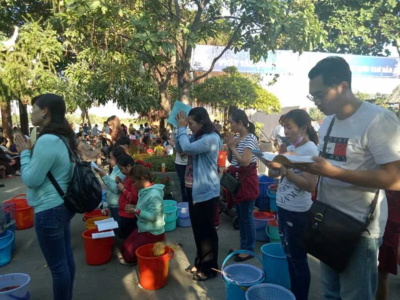 Phóng sinh, từ thiện: Hóa giải điềm xấu.