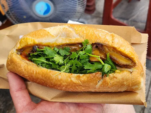 Bánh Mì ơi - Hà Nội, một địa điểm với không gian trẻ trung
