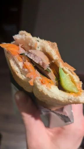 Bánh Mì MOM’s, một quán bánh mì được đánh giá cao về chất lượng