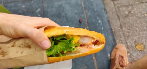 Bánh mì xá xíu của Bánh Mì Vân Mít, món ăn được nhiều người yêu thích