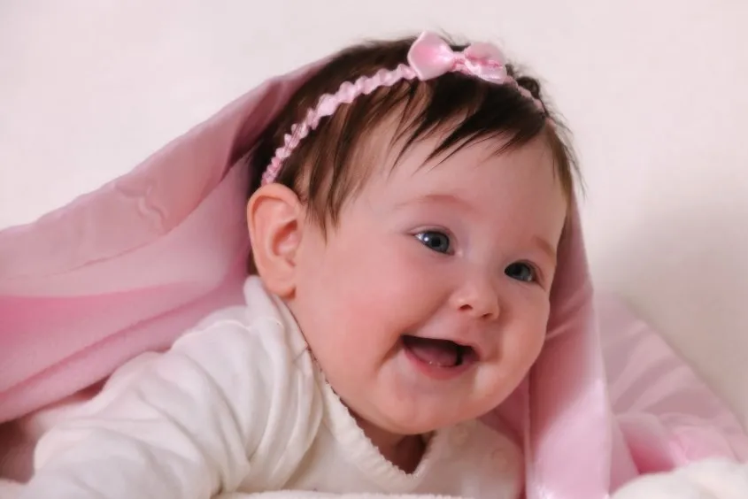 Danh sách tên đệm cho bé gái, phân tích theo Phong Thủy tên Hằng