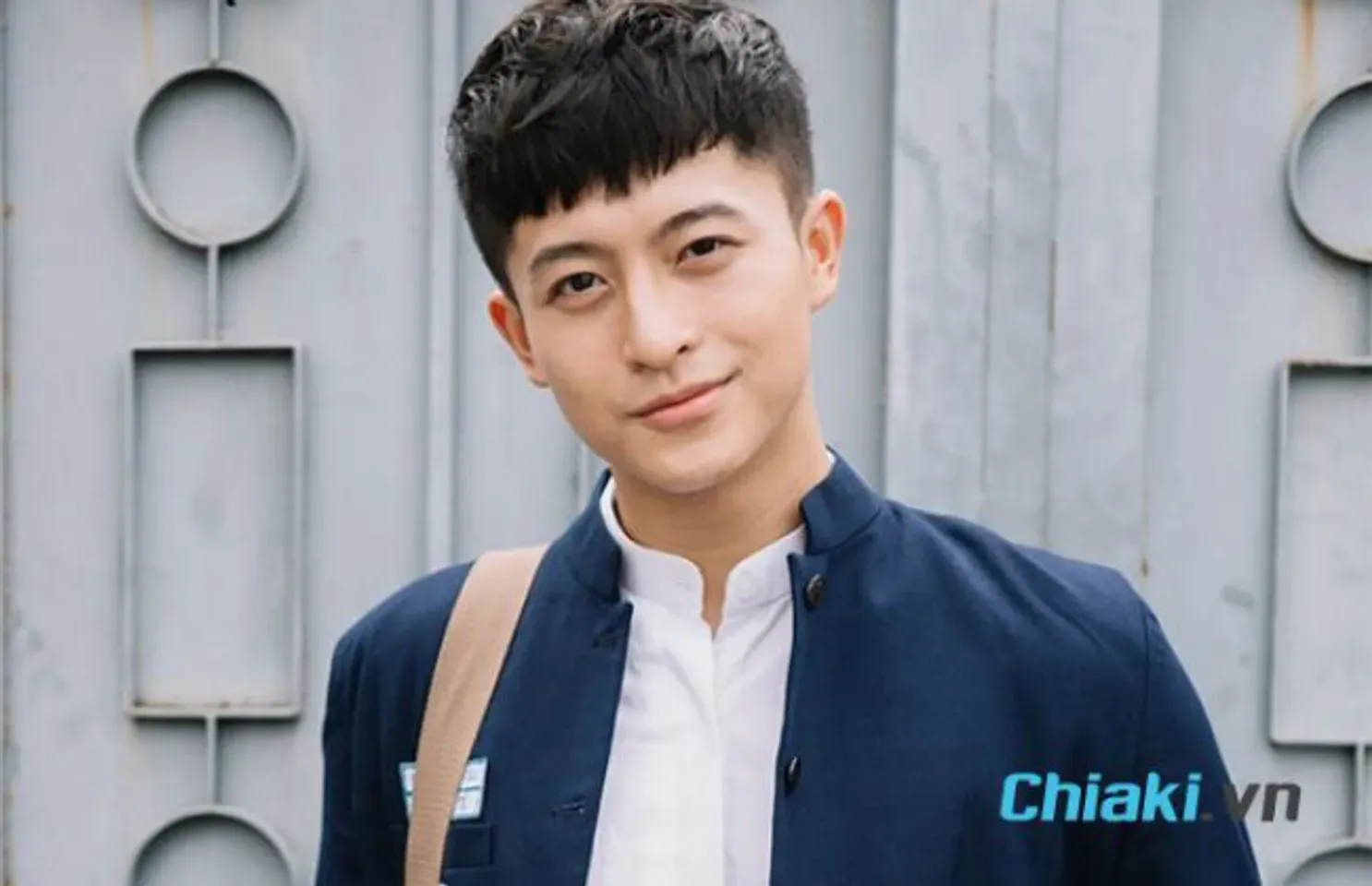 Kiểu tóc layer nam mái ngố trẻ trung, điển trai