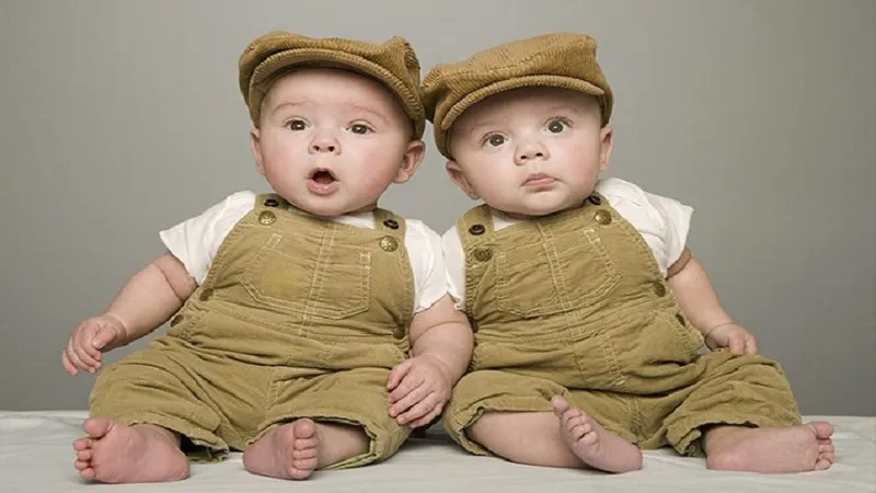 Hình ảnh một chàng trai trẻ với phong cách hiện đại, minh họa cho biệt danh tiếng Anh phong cách