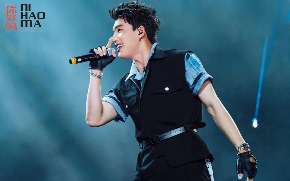 Nam rapper đình đám HIEUTHUHAI (Trần Minh Hiếu)