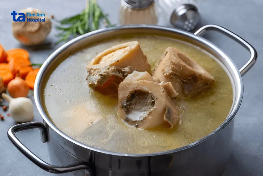 Nước hầm xương là thực phẩm giàu collagen tự nhiên và dễ hấp thụ