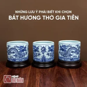 Bát hương chuẩn trên bàn thờ gia tiên.