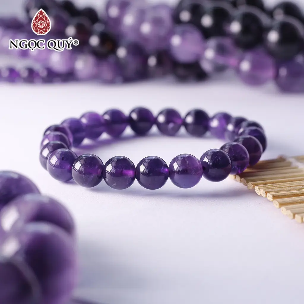 Giải Mã Sức Mạnh: Vòng Thạch Anh Tròn Khác Facet Như Thế Nào? 6 Vòng Tay Thạch Anh Tím Hạt Tròn