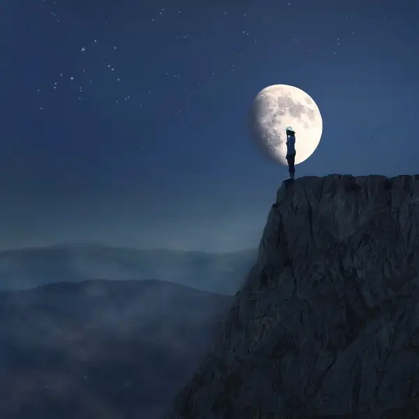 Nằm Mơ Thấy Công Bay: Giải Mã Điềm Lành Hay Dữ Cho Vận Mệnh Bạn? 5 Công bất động dưới ánh trăng mờ ảo.