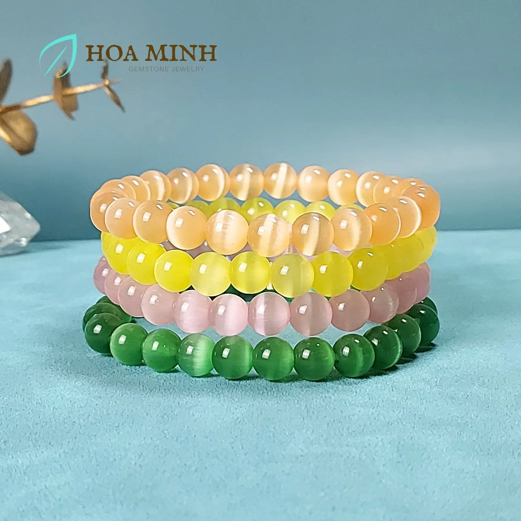 Bộ sưu tập vòng đá mắt mèo đa sắc.