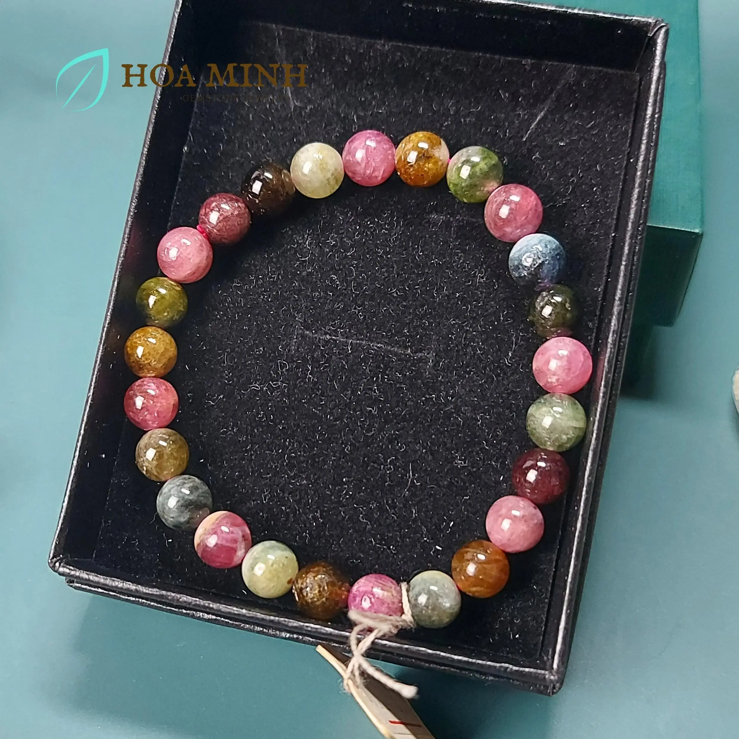 Vòng Phong Thủy Tuổi Dần Đeo Tay Trái: Chọn Đúng, Hút Vận May 5 Vòng phong thủy đá đẹp trên tay lấp lánh.