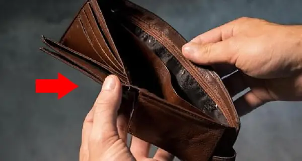 Nằm mơ thấy nhặt được ví người khác: Điềm báo gì cho tài lộc, công danh? 4 Ví Trống Rỗng Bỏ Quên Trên Đường