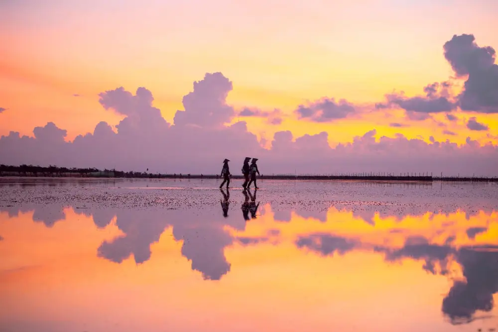 Mơ Thấy Bình Minh: Giải Mã Điềm Báo & Hóa Giải Để An Nhiên 7 Bình minh hoàng hôn chuyển giao ảo diệu