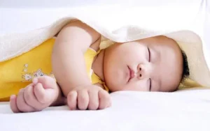 Em Bé Ngủ Bình Yên, Phong Thủy May Mắn.