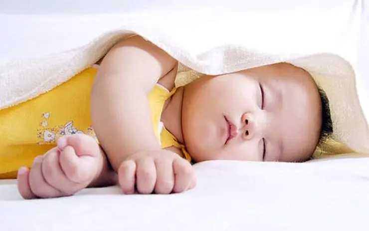 Em Bé Ngủ Bình Yên, Phong Thủy May Mắn.