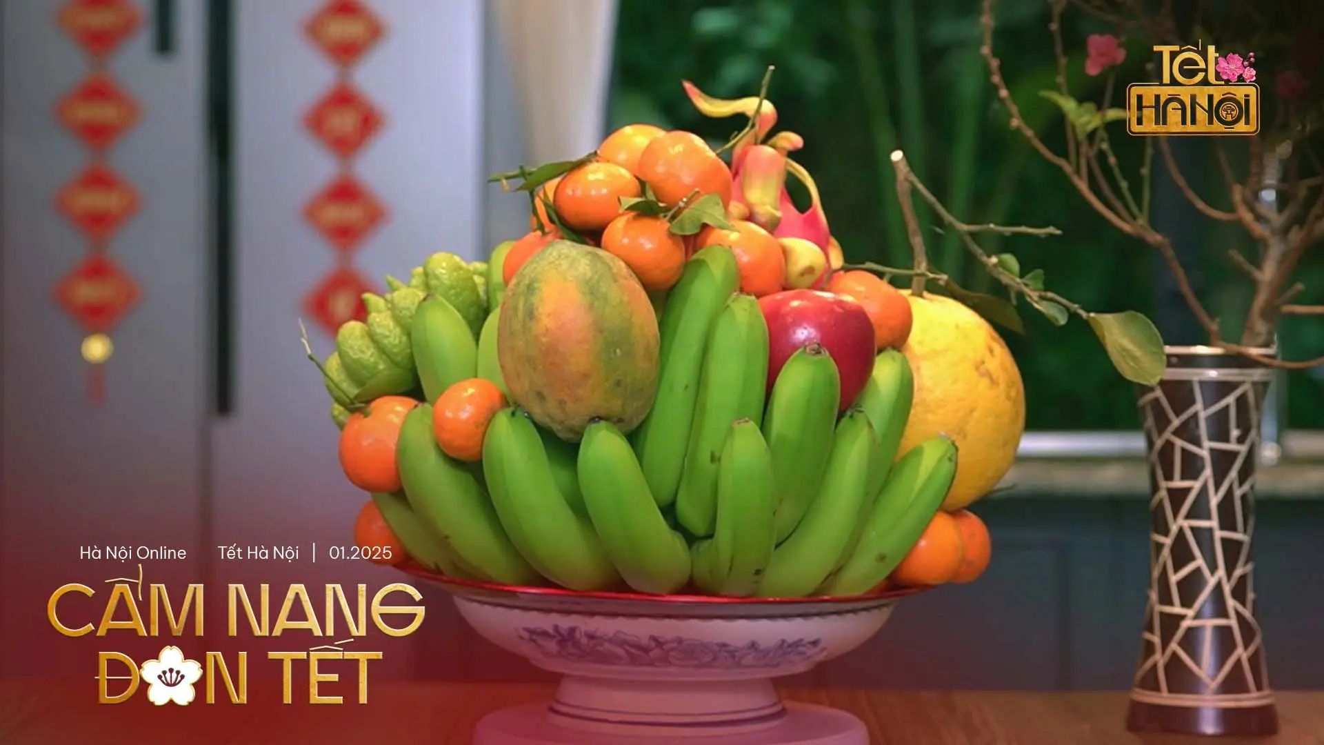 Mâm ngũ quả chuẩn mực cúng trên đĩa thờ.