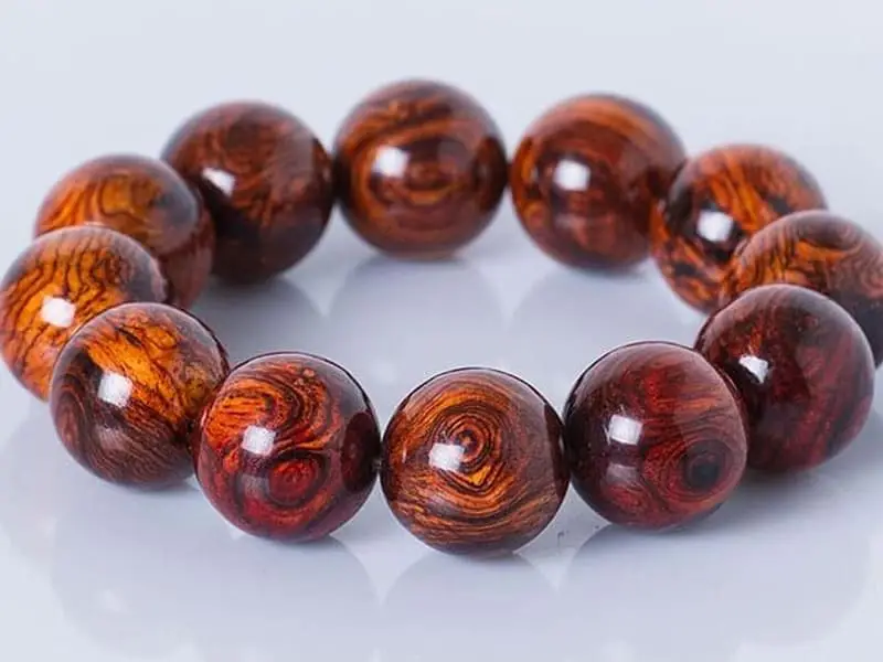 Vòng đá phong thủy cho mệnh Thổ