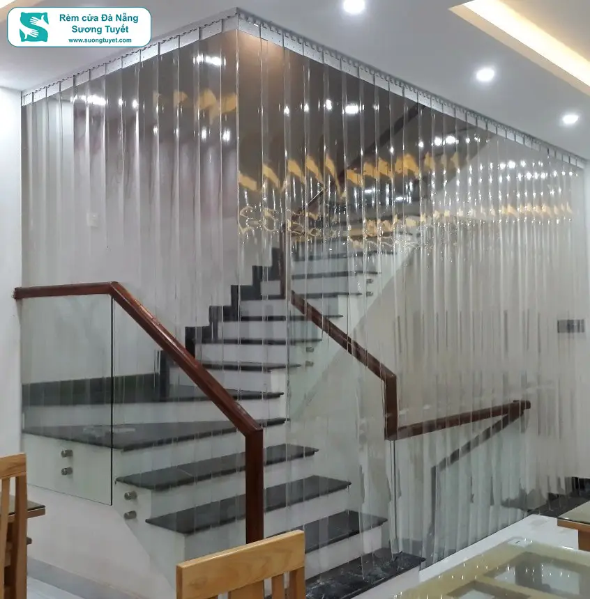 Hóa giải cầu thang bằng rèm che: Hướng dẫn chuẩn Phong thủy 4 Rèm che cầu thang tinh tế, hài hòa