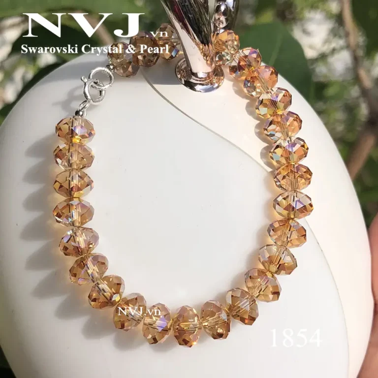Vòng pha lê Swarovski bạc vàng mệnh Kim.