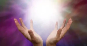 Bàn tay biểu tượng dòng chảy năng lượng