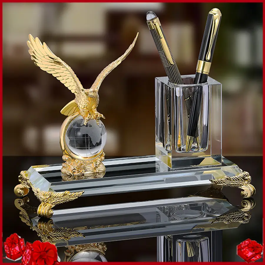 Đại bàng trên bàn làm việc: Vị trí và hướng nhìn