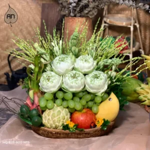 Mâm cỗ cúng Phật: Hoa sen, ngũ quả thanh tịnh.