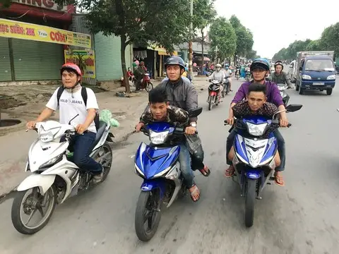 Giải Mã Giấc Mơ Thấy Hiệp Sĩ: Điềm Báo & Hướng Dẫn Hóa Giải 3 Hiệp sĩ cứu người khỏi nguy hiểm