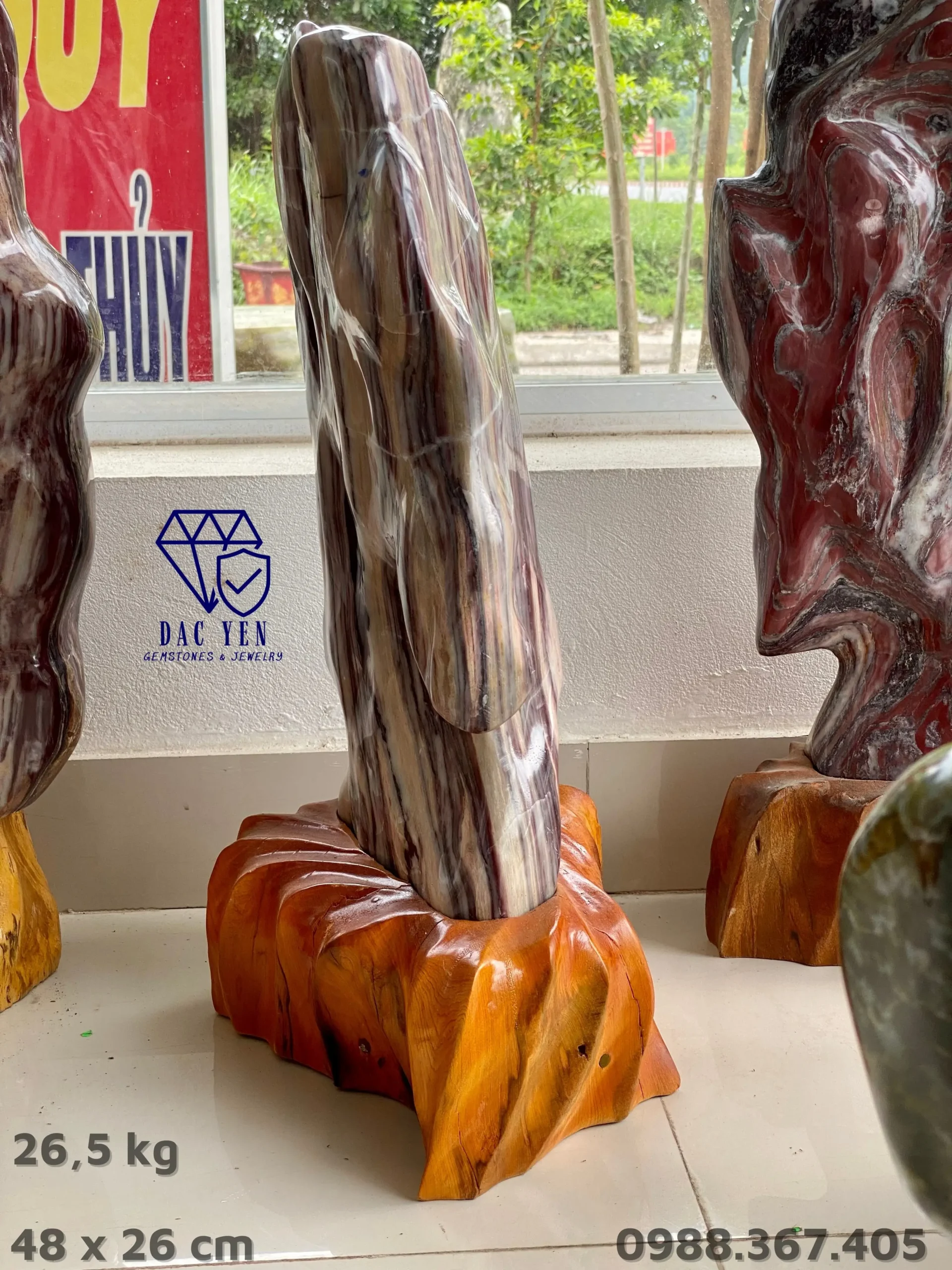 Đá Phong Thủy Trấn Trạch Đẹp Trên Bàn Gỗ