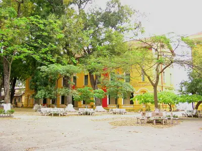 Người mơ khung cảnh trường học cũ