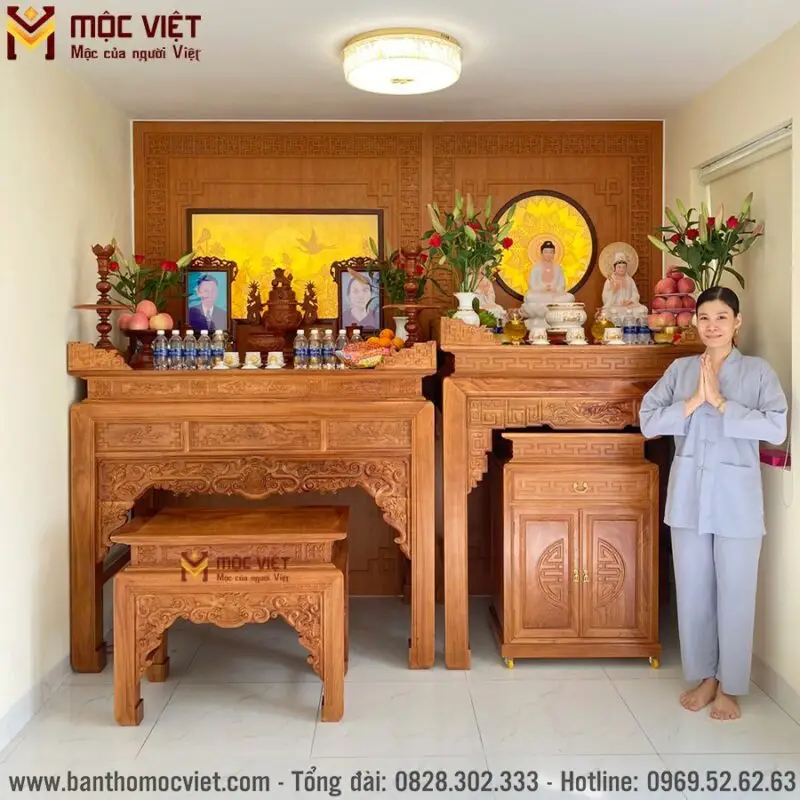 cúng bàn thờ có cần hoa tươi không 7 Gia đình ấm cúng bên bàn thờ trang nghiêm.