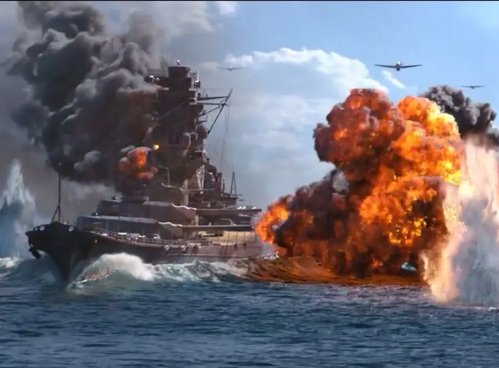 Mơ Thấy Tàu Chiến: Giải Mã Điềm Báo & Hóa Giải Lo Âu 6 Tàu chiến chiến đấu giữa khói lửa dữ dội.