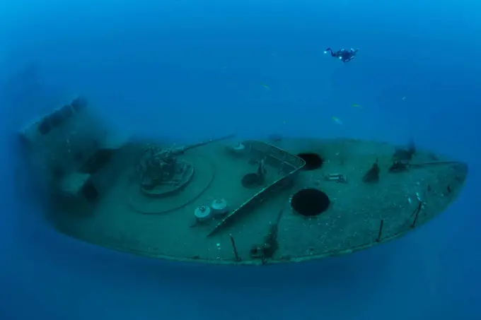 Mơ Thấy Tàu Đắm: Giải Mã Điềm Báo & Hướng Hóa Giải An Tâm 6 Tàu đắm cổ kính dưới biển: Chiêm nghiệm, tái sinh