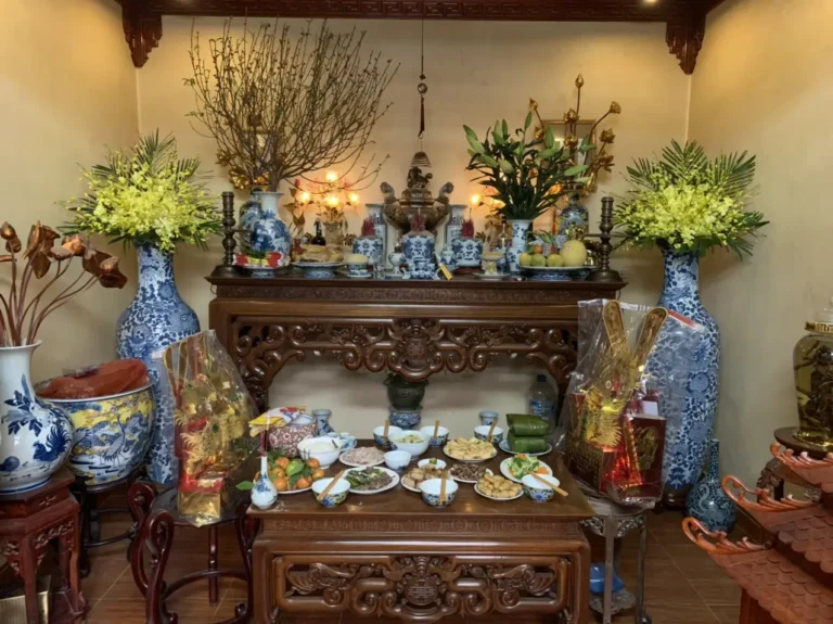 Bàn thờ gia tiên chuẩn, đầy đủ lễ vật