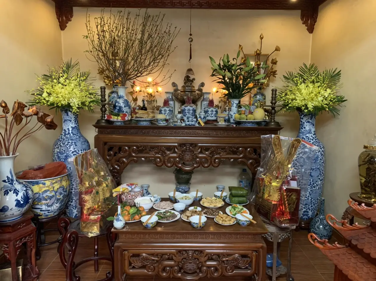 Hóa Giải Nhà Bằng Tỳ Hưu: Hướng Dẫn Chuyên Sâu Từ Căn Nguyên Đến Thực Hành 7 Bàn thờ gia tiên ấm cúng, lễ vật đầy đủ, chuẩn Nhân hòa.