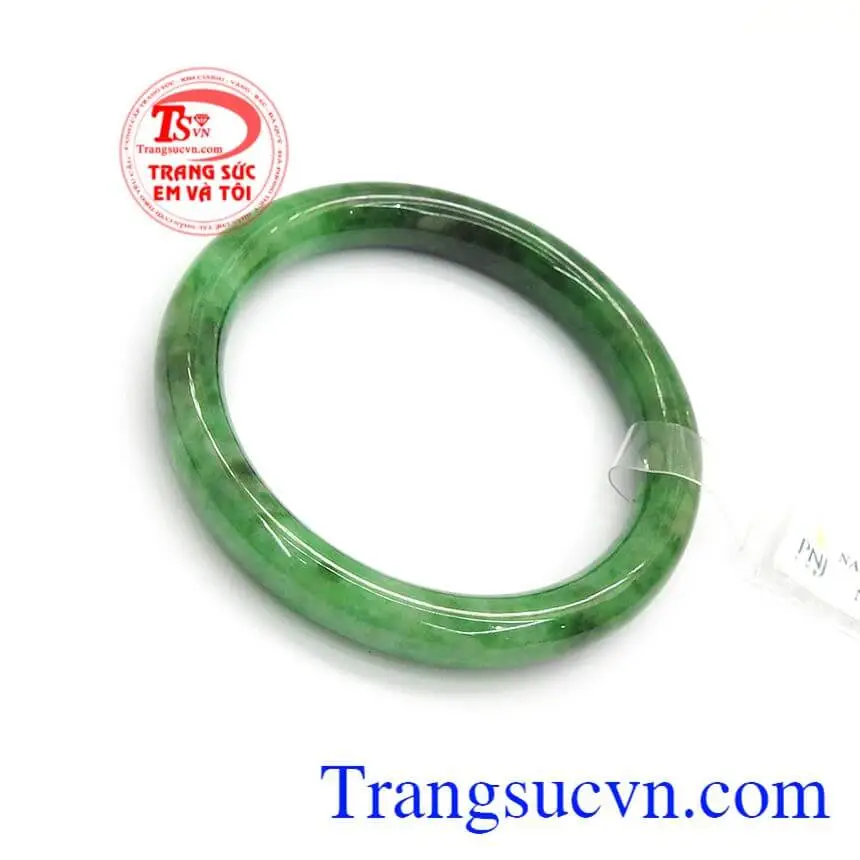 Vòng ngọc tự nhiên cao cấp vân đẹp.