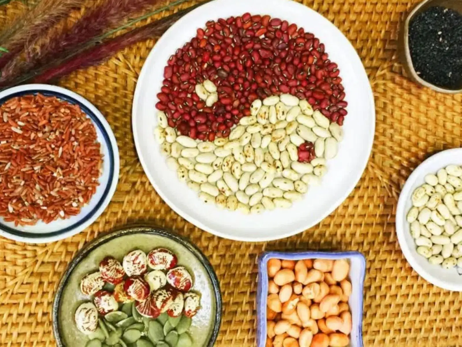 Mầm sống, cân bằng âm dương, đức hạnh.