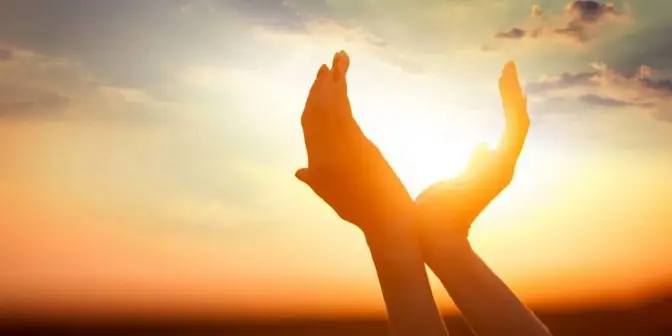 Bàn tay cầu nguyện: An tâm, hành thiện.