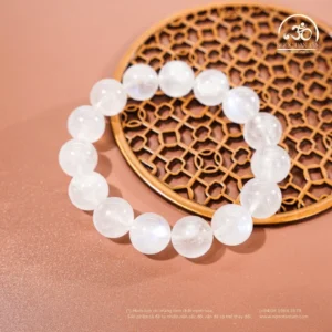 Bộ sưu tập vòng mặt trăng cầu duyên đá quý.