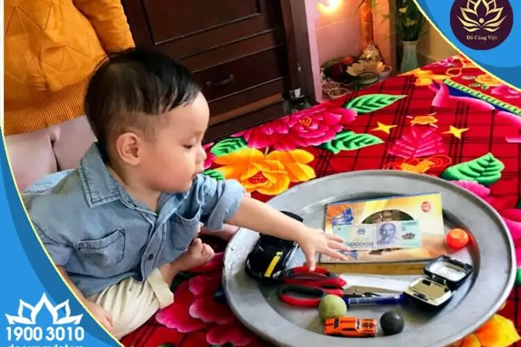 Hướng Dẫn Cúng Thôi Nôi Bé Trai Chuẩn Mực: Thành Kính Tưởng Nhớ 5 Bé trai bốc đồ đoán nghề nghiệp tương lai.