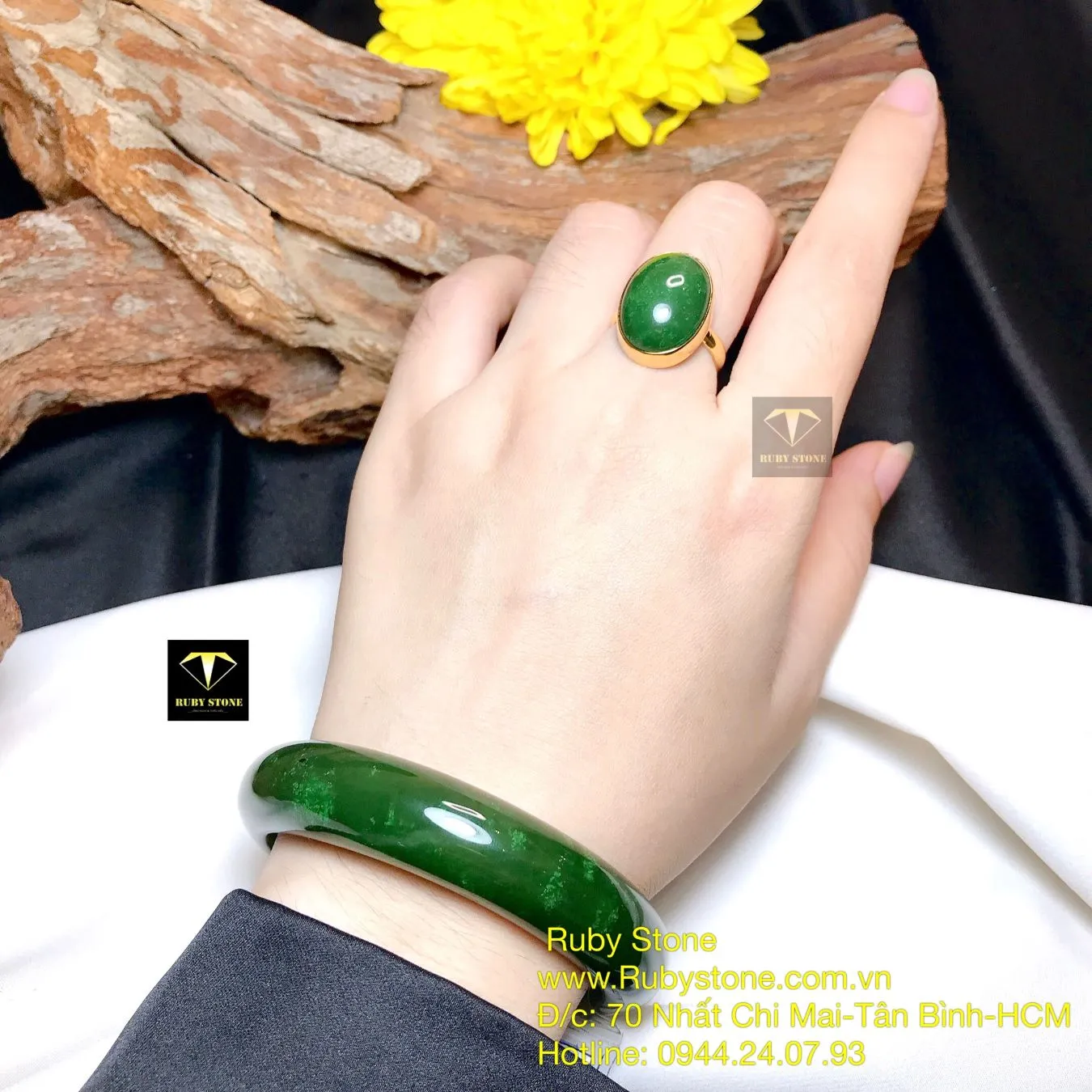 Giải Mã: Vòng Vàng 18K Ngọc Bích Hợp Ai Để Thu Hút May Mắn? 6 Vòng tay vàng 18K ngọc bích tinh xảo.