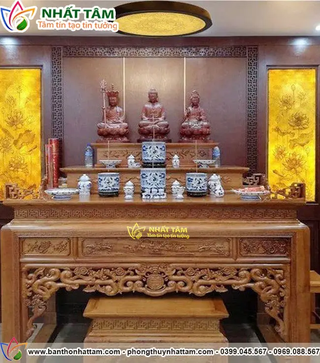 Giải Mã Giấc Mơ Thấy Mồ Mả Tổ Tiên Bị Đổ: Điềm Báo & Hóa Giải 7 Bàn thờ gia tiên trang nghiêm, nhang khói ấm cúng.