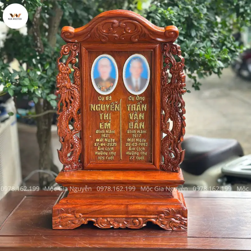 Bài vị gia tiên truyền thống chạm khắc tinh xảo.