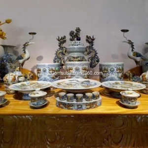 Lư hương sứ trang nhã bàn thờ gia tiên.