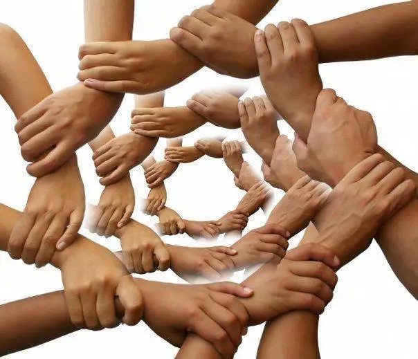 Nằm Mơ Thấy Ngày Tận Thế: Giải Mã Điềm Báo & Hóa Giải Lo Âu 7 Bàn tay nắm chặt: Sẻ chia, đoàn kết