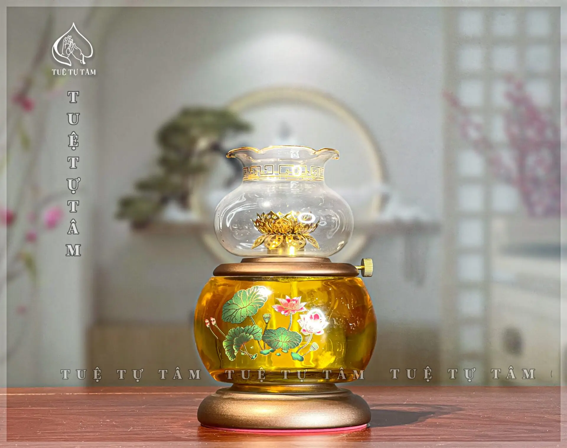 Đèn dầu lưu ly, ngọn lửa nhỏ ấm áp.