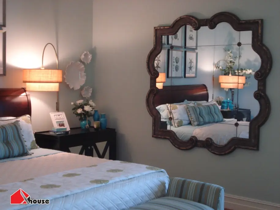 Gương phong thủy: Cấm đặt đối diện giường.