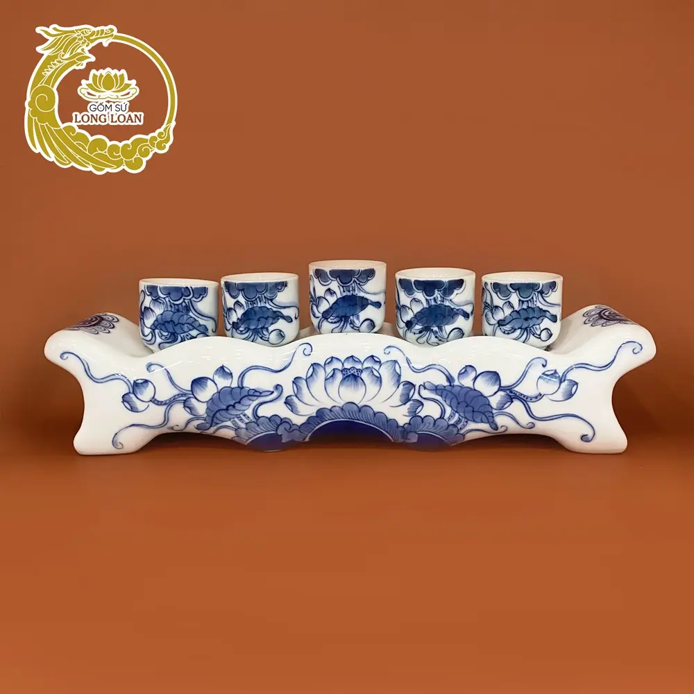 Ngai Chén 5 Chén: Hướng Dẫn Bố Cục Bàn Thờ Gia Tiên Chuẩn Mực 3 Ngai chén gốm sứ 5 chén hoa văn truyền thống