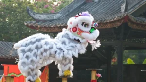 Múa lân rực rỡ và uy nghi