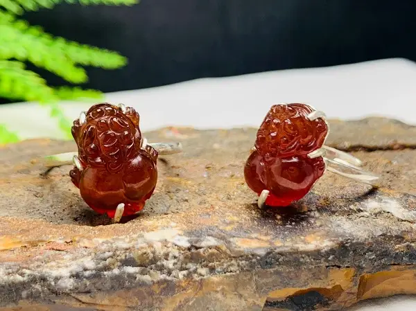 Hóa giải Tỳ Hưu rơi xuống đất: Bí quyết Phong thủy chính phái 6 Mảnh vỡ Tỳ Hưu bọc vải đỏ