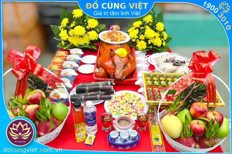 Bàn cúng cô hồn truyền thống đa dạng lễ vật.